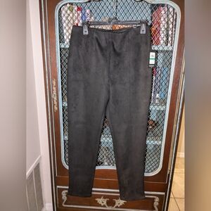 NWT Andrew Marc suede style Legging size Large
